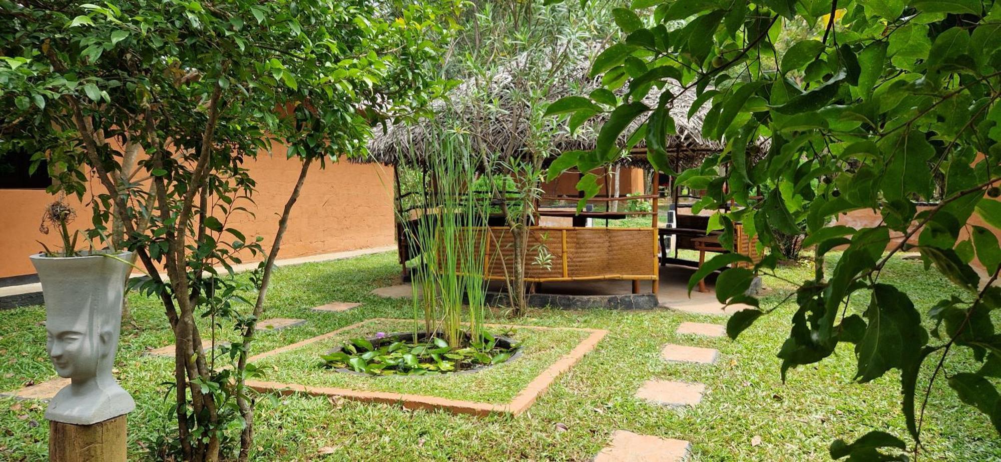 Hotel Niyagala Lodge 锡吉里亚 外观 照片
